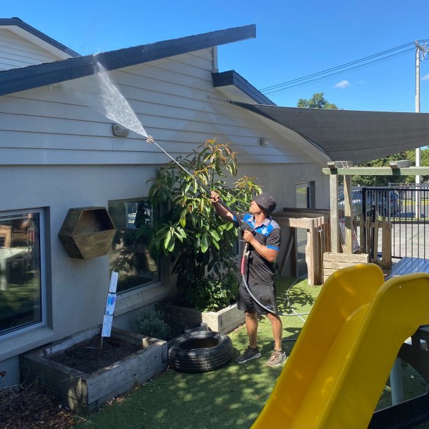 Why Aucklanders Should Get Their House Washed During Autumn and Winter