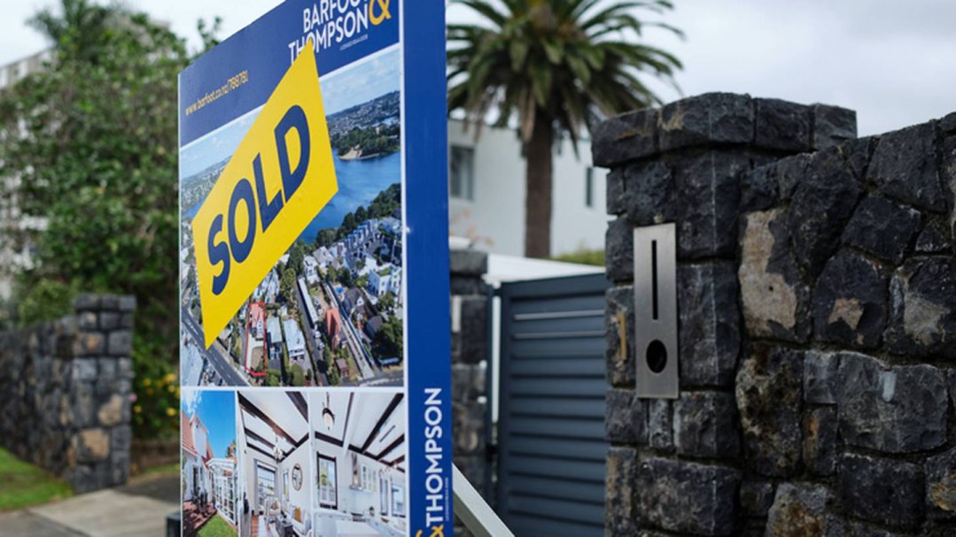 5 Reasons to Hire an Exterior Cleaning Company like Wash Rite Before Selling Your Home